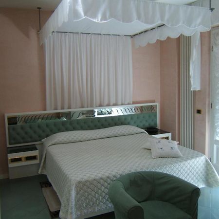 Hotel Matilde Marina di Massa Bilik gambar