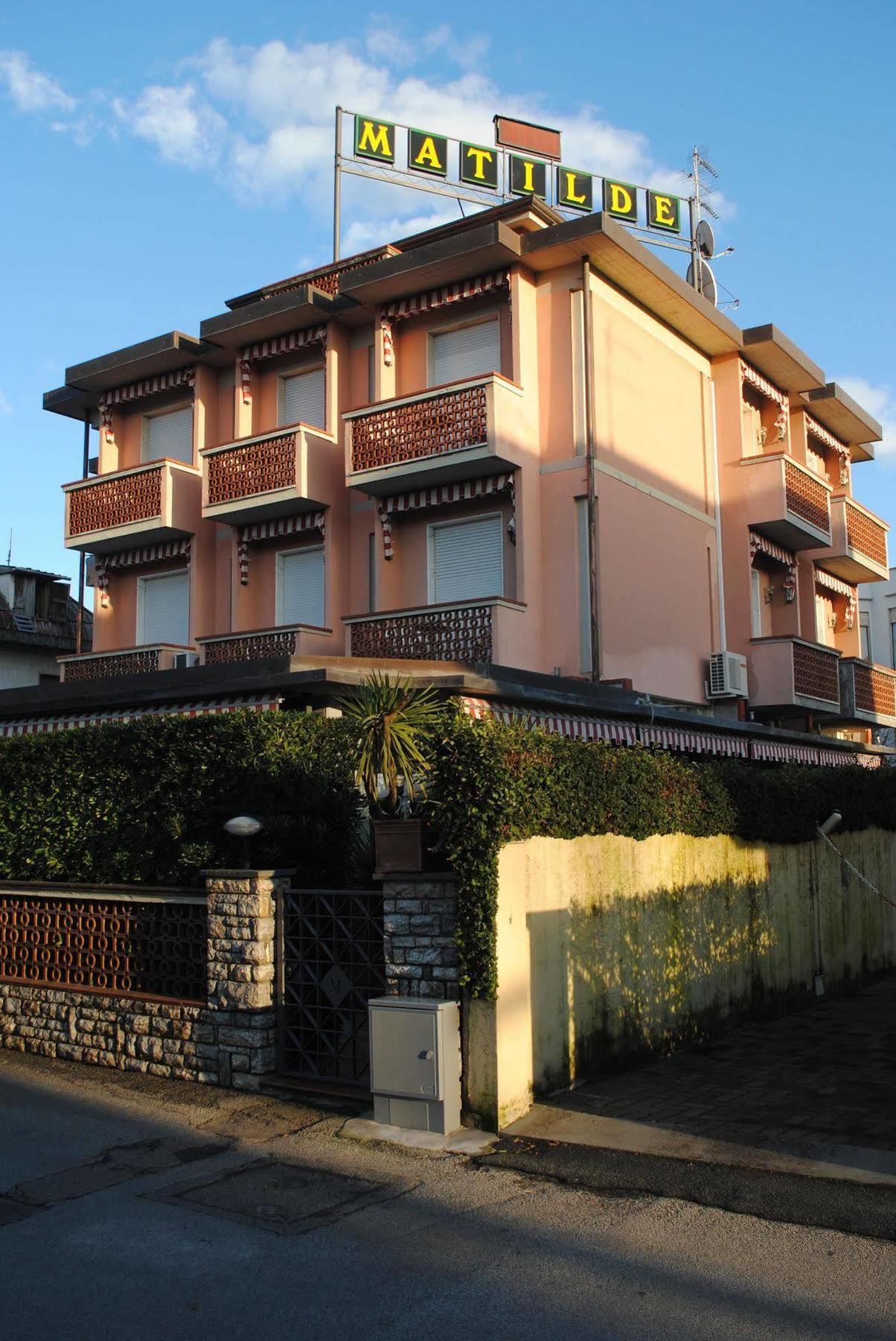 Hotel Matilde Marina di Massa Luaran gambar