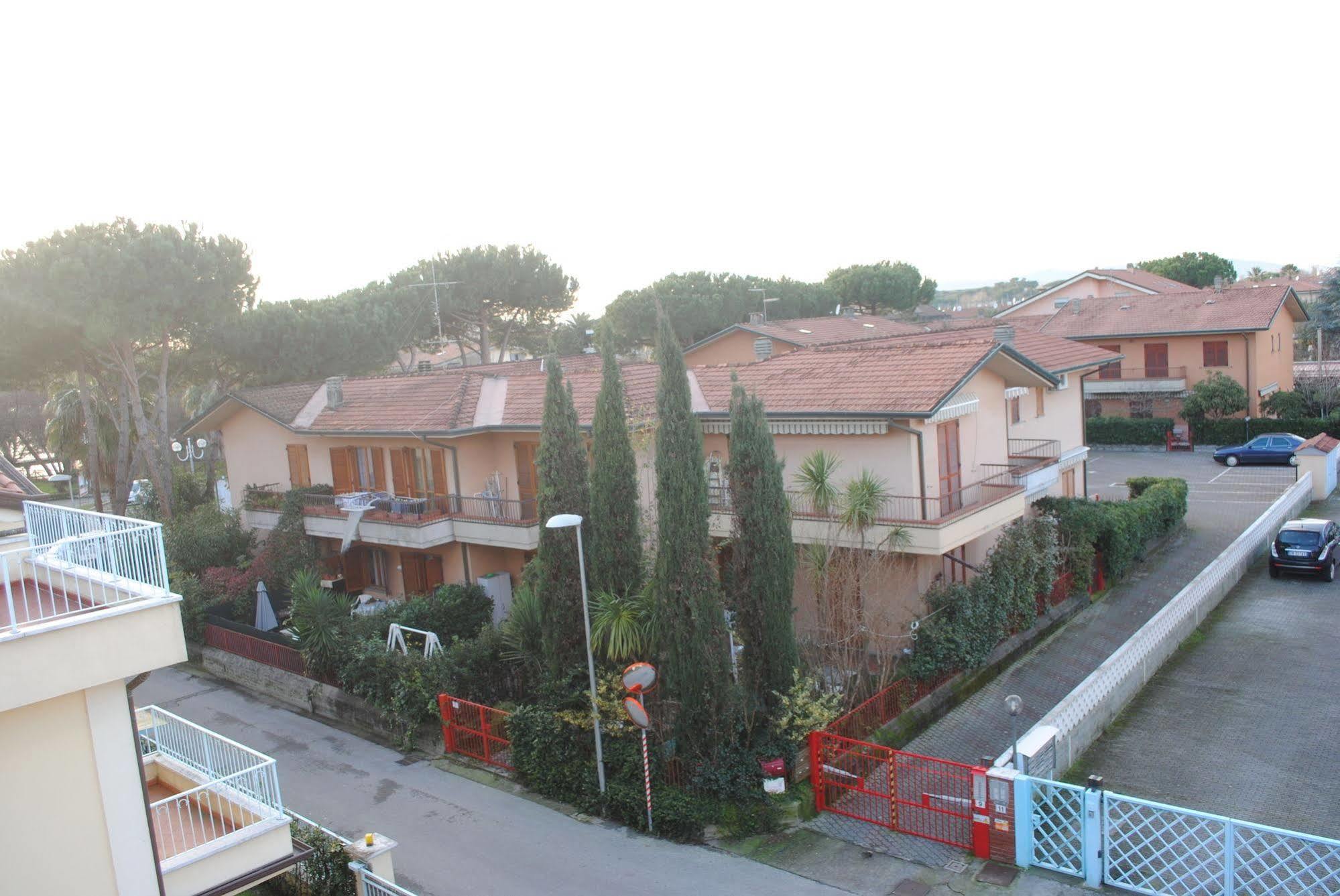 Hotel Matilde Marina di Massa Luaran gambar