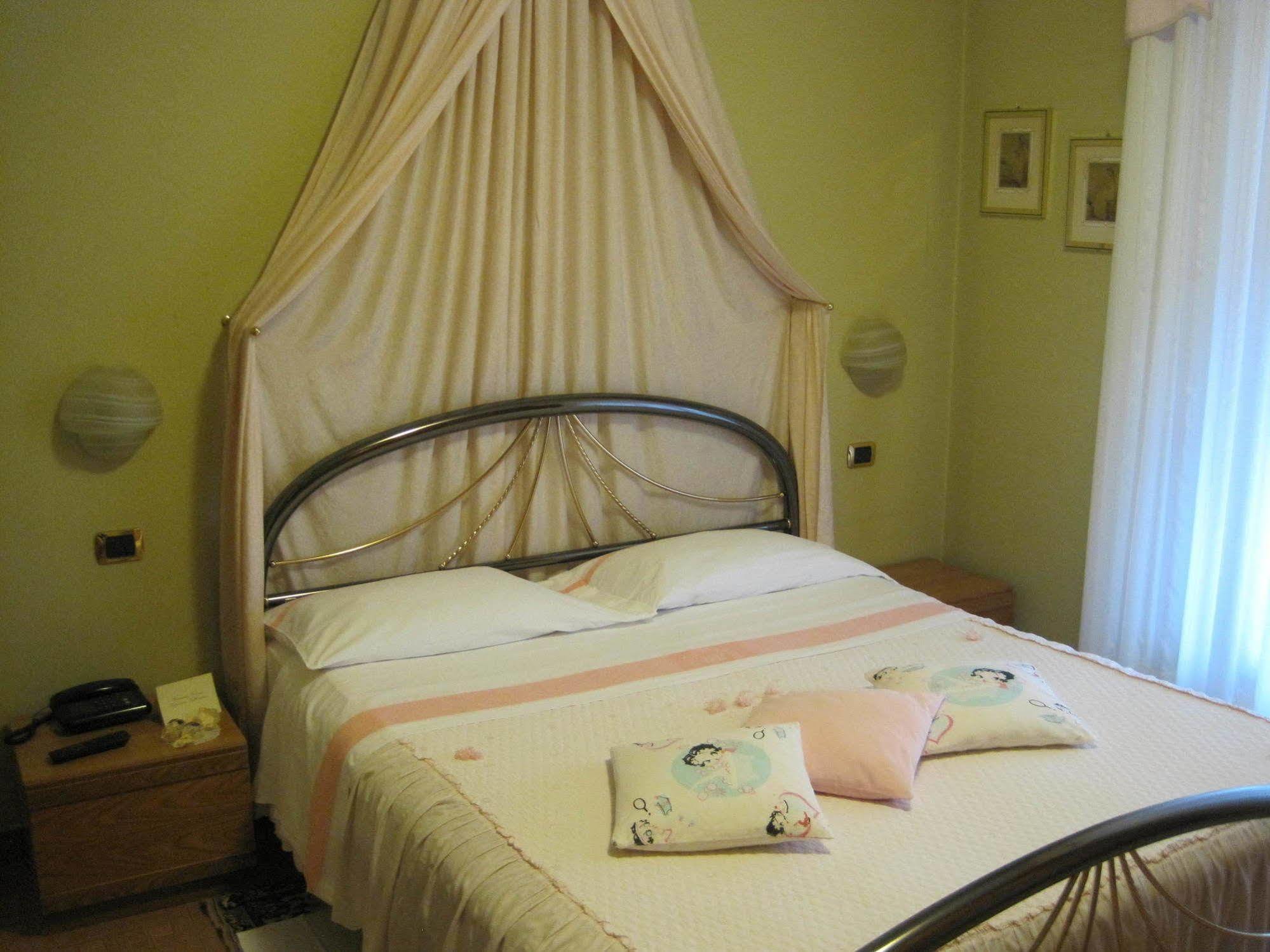 Hotel Matilde Marina di Massa Luaran gambar