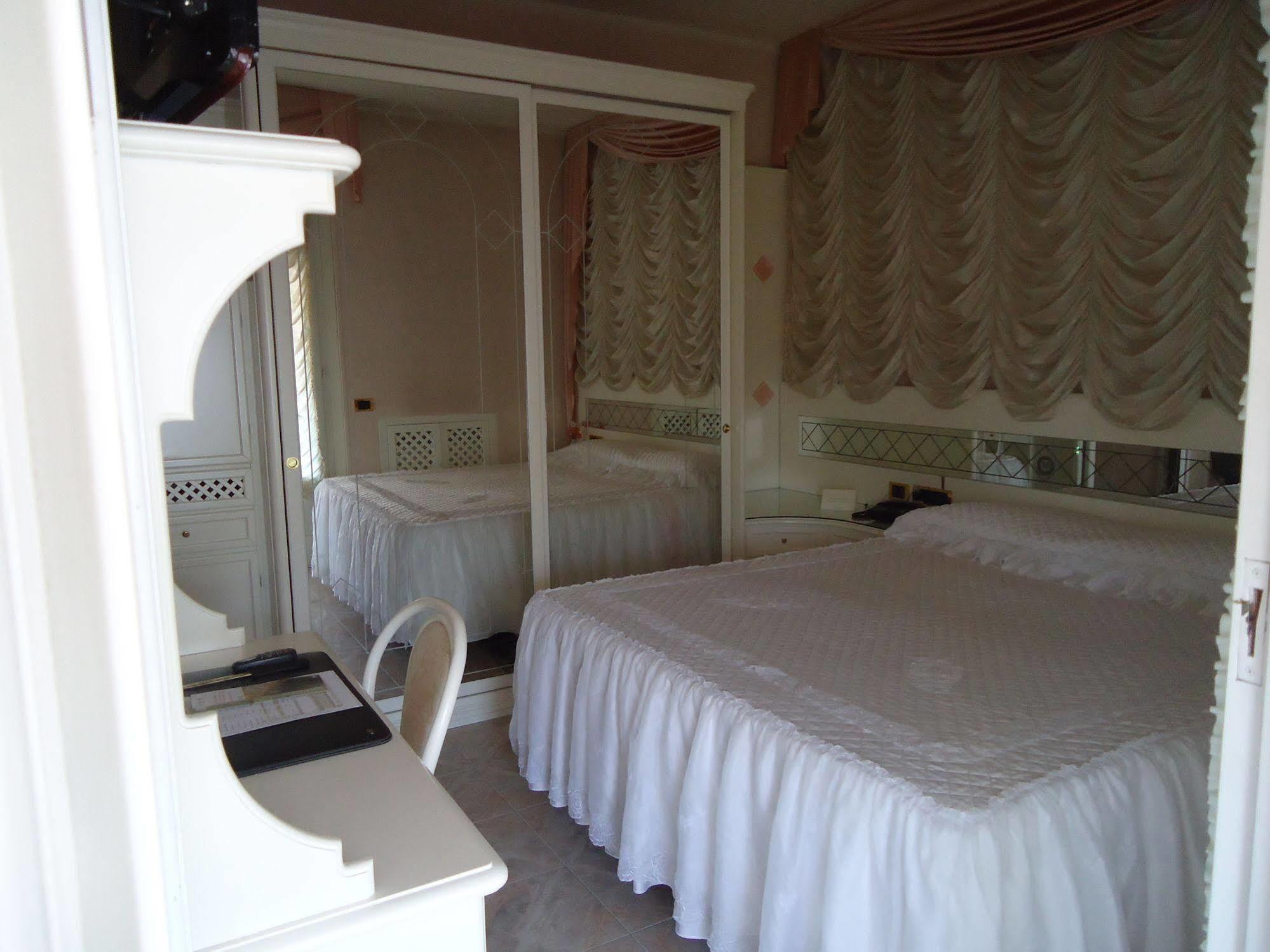 Hotel Matilde Marina di Massa Luaran gambar