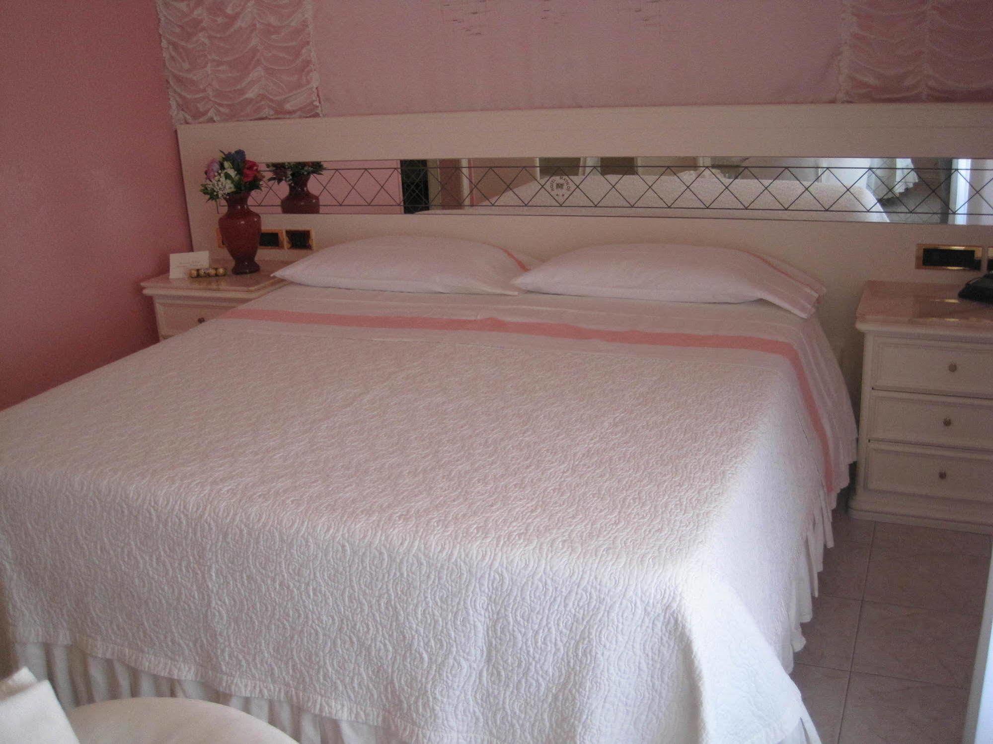 Hotel Matilde Marina di Massa Luaran gambar