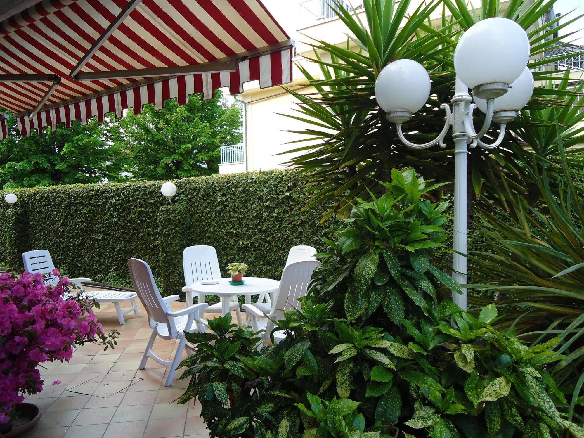 Hotel Matilde Marina di Massa Luaran gambar