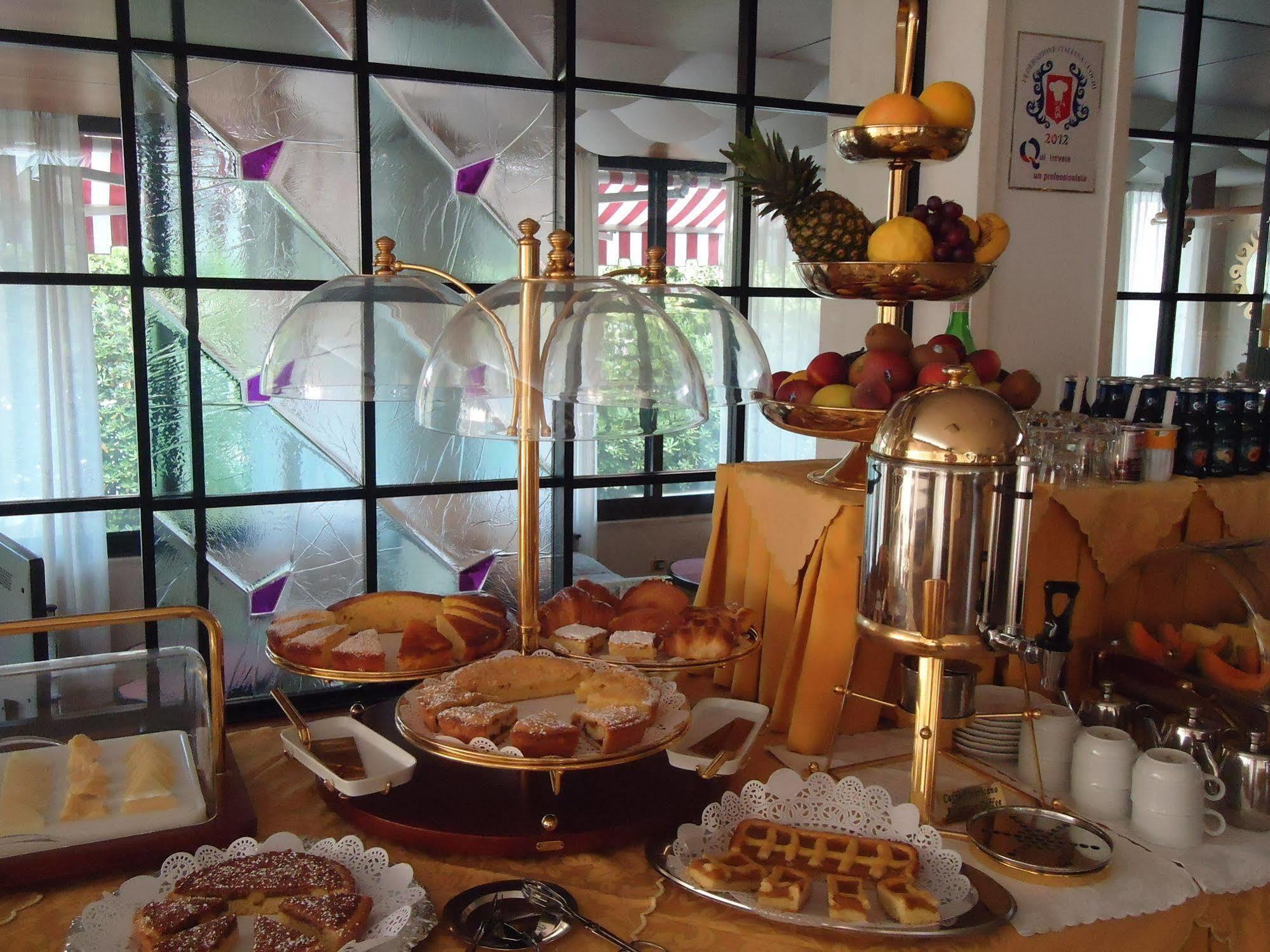 Hotel Matilde Marina di Massa Luaran gambar